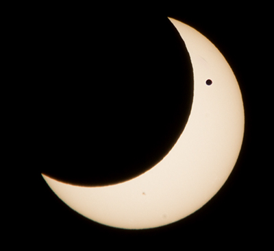 Venusovergang tijdens zonsverduistering